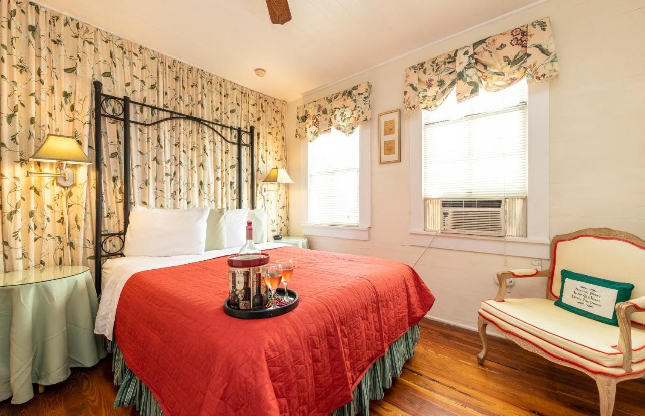 Knowles House - Adult Only Bed & Breakfast 3*