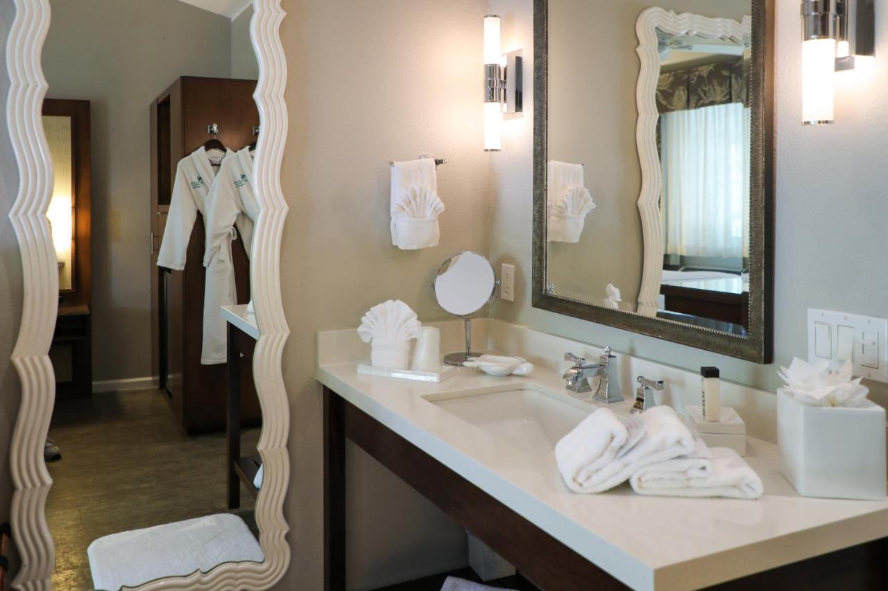 Almond Tree - Adults Only 3*