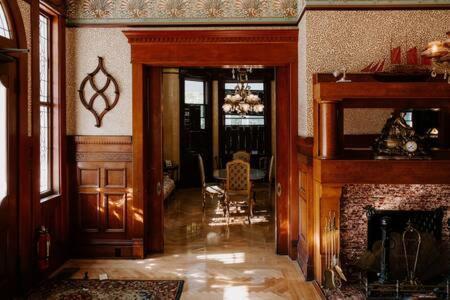 King At Curry Mansion With Heated Pool! Inn *