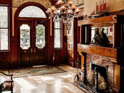 Inn King At Curry Mansion With Heated Pool!