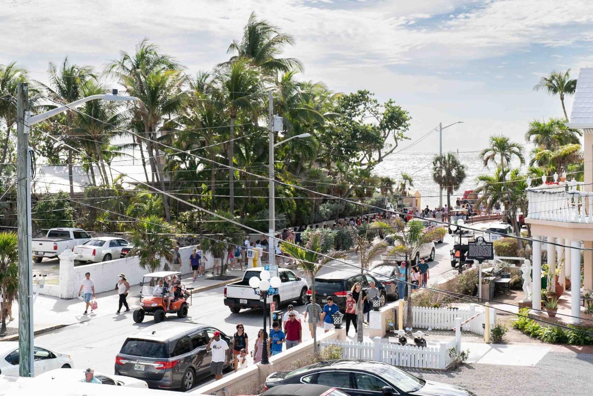 Bed & Breakfast Southernmost Point & Garden Bar Key West