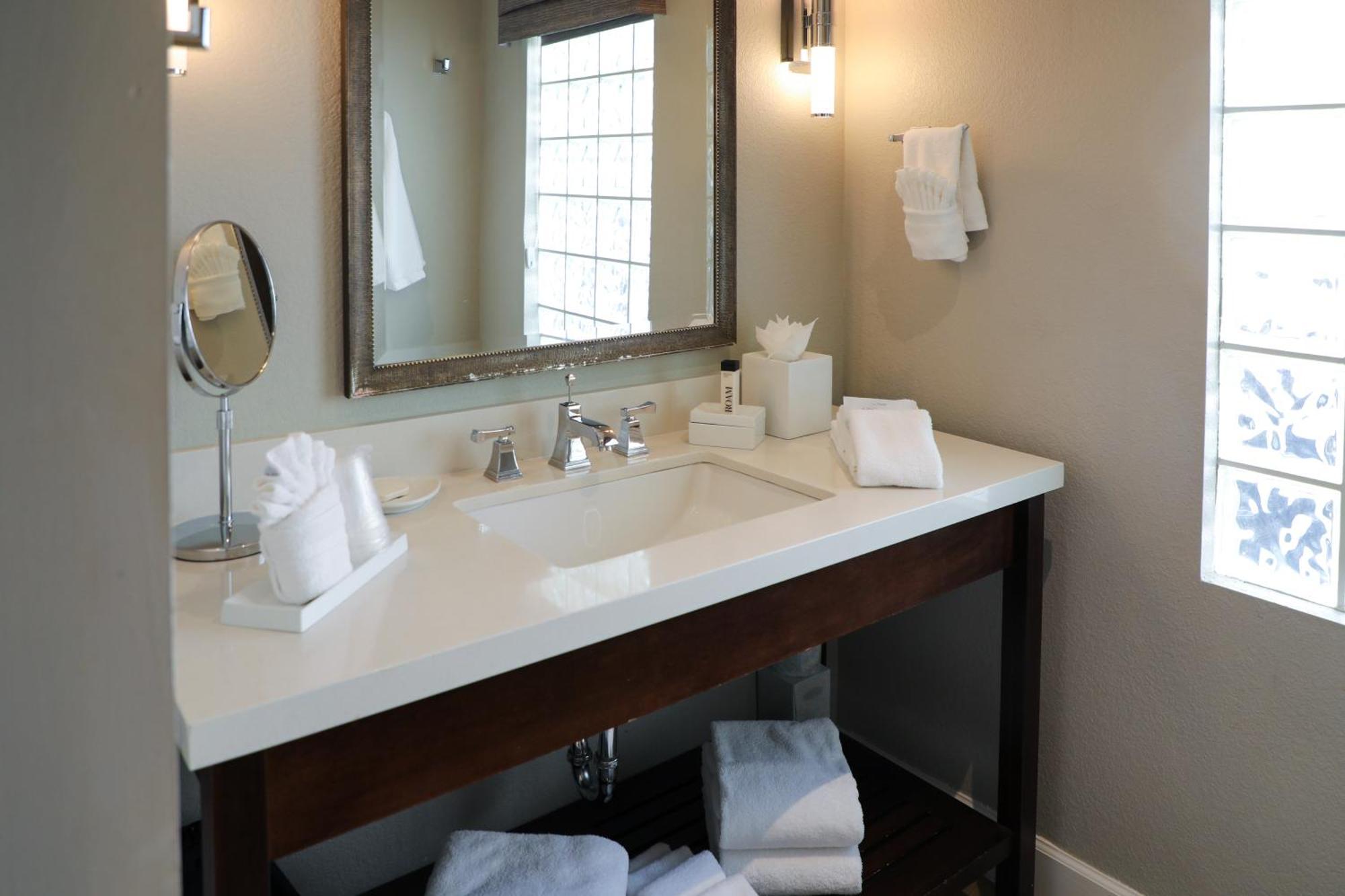 Almond Tree - Adults Only 3*