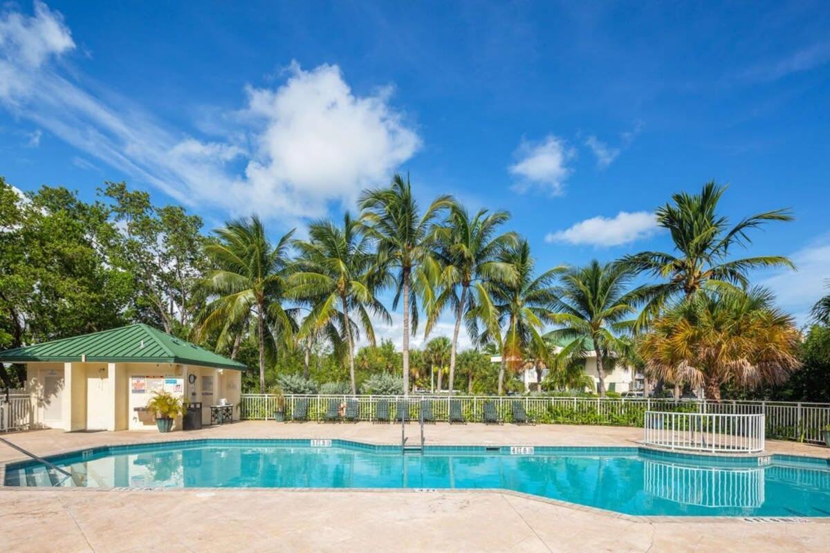 The Barbados -bright W Pool