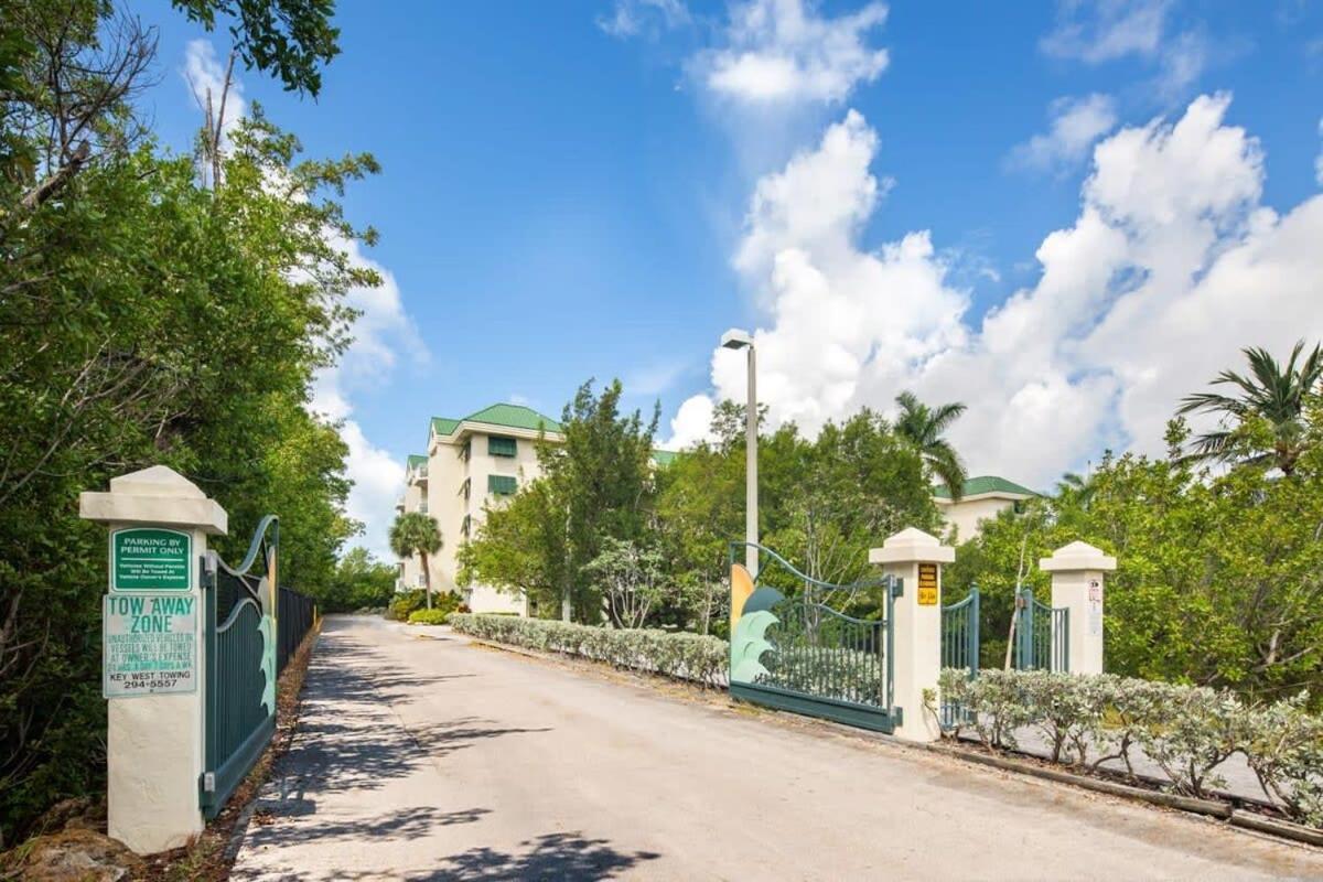 The Barbados -bright W Pool