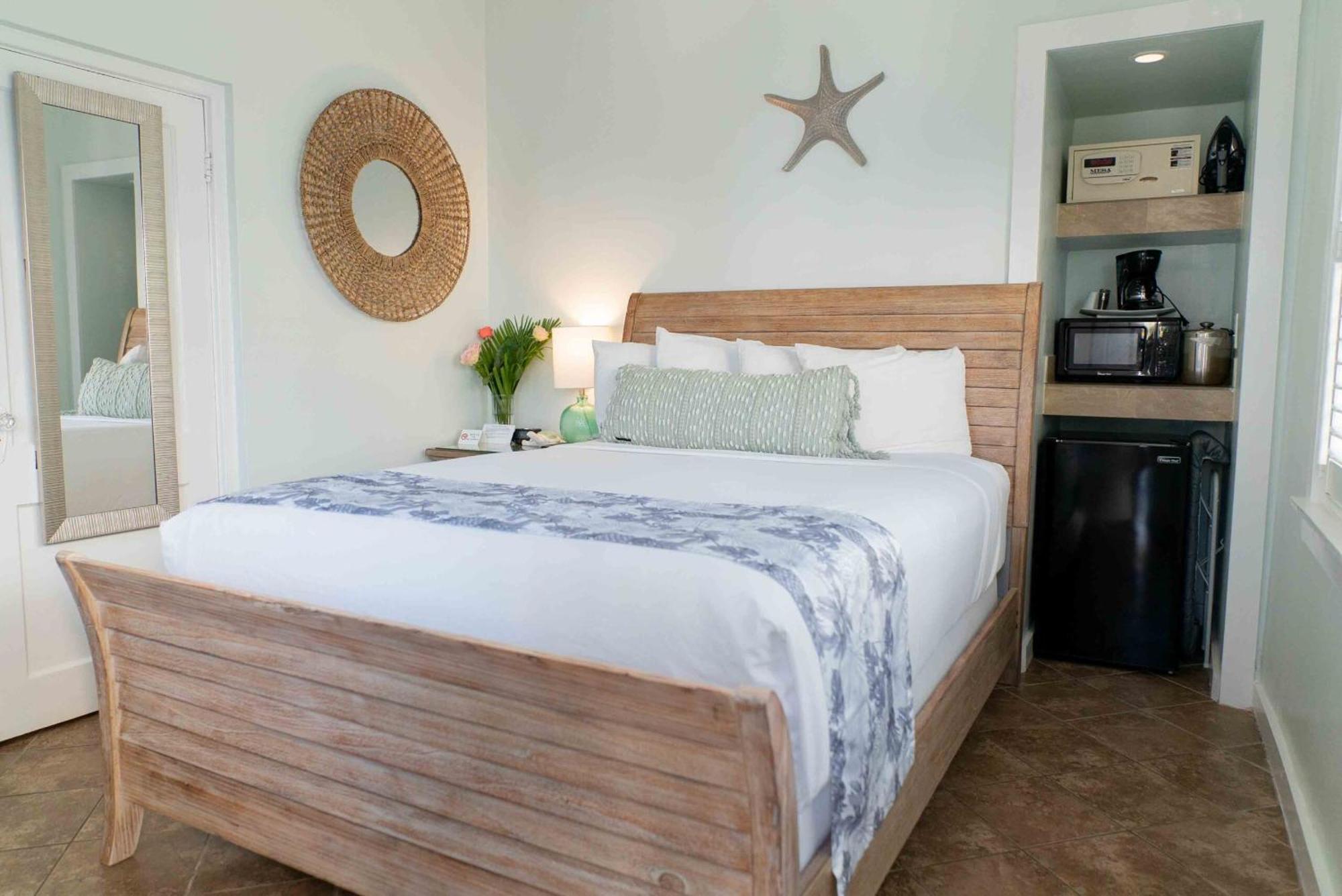 Southernmost Point & Garden Bar Bed & Breakfast Key West
