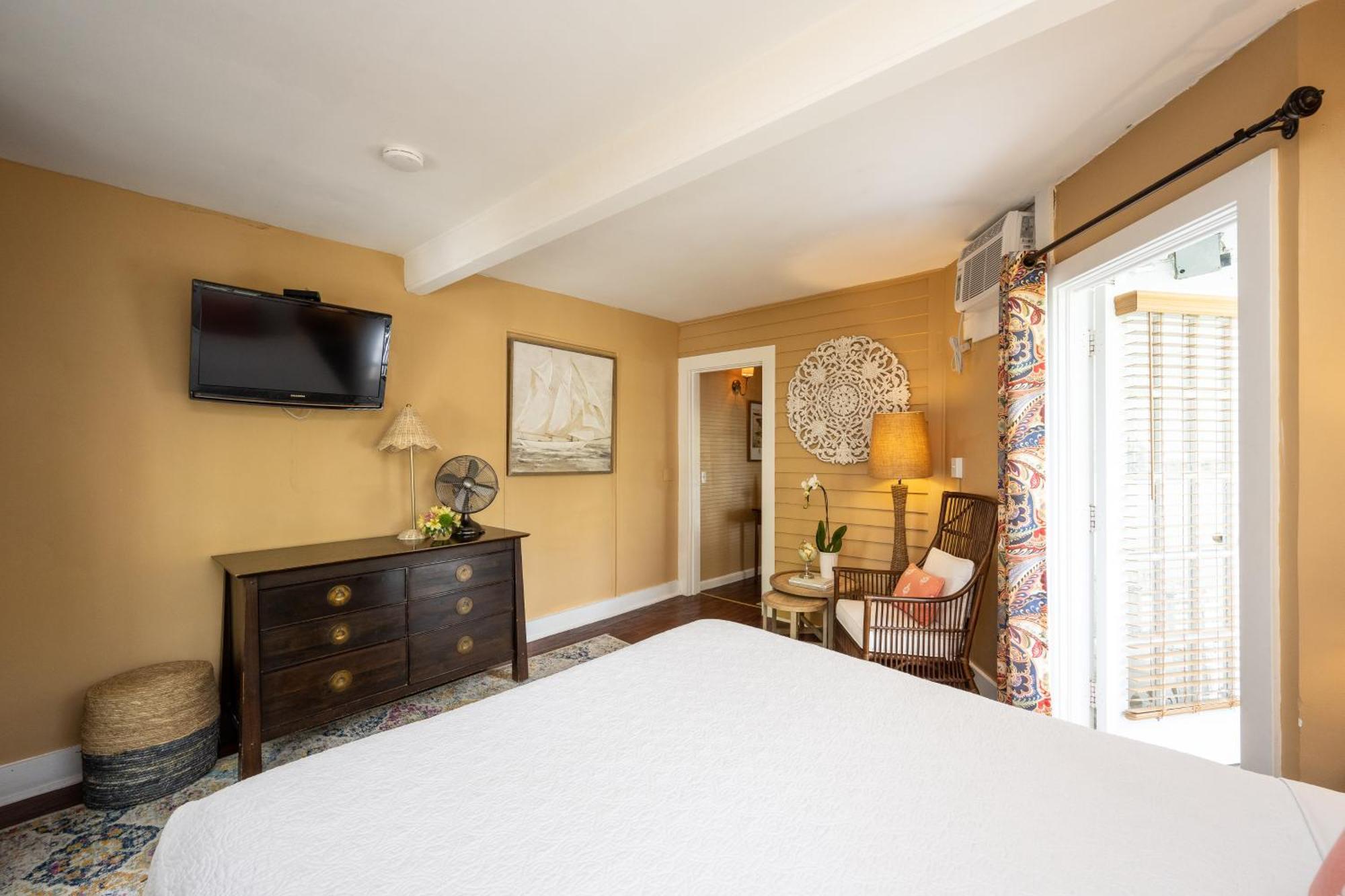 Old Town Manor Bed & Breakfast 3*