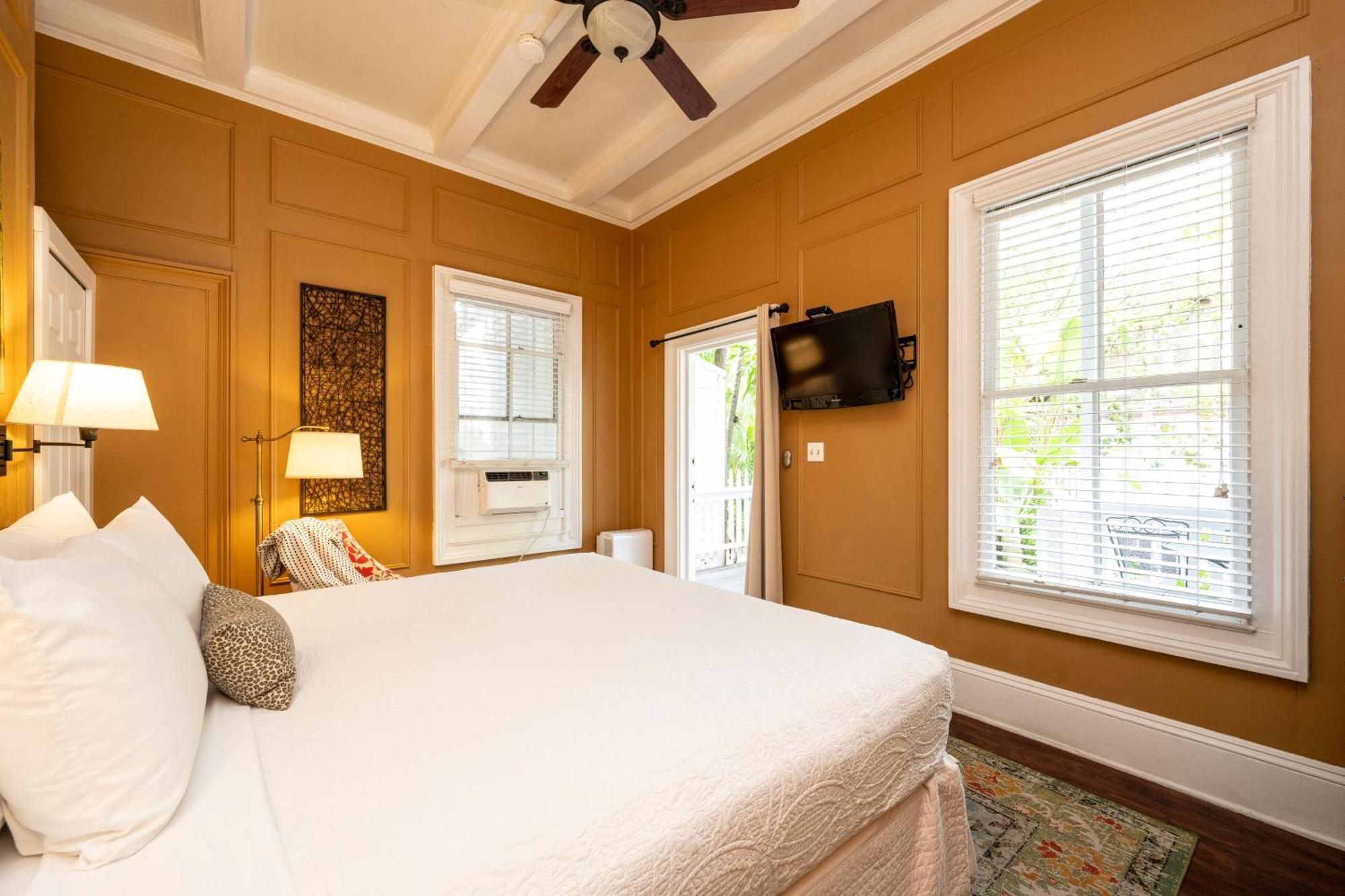 Old Town Manor 3*