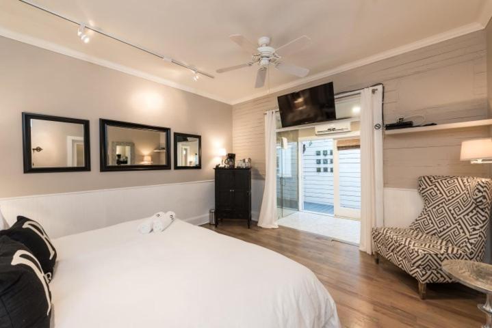 Alexander'S Guesthouse-Adult Exclusive Bed & Breakfast
