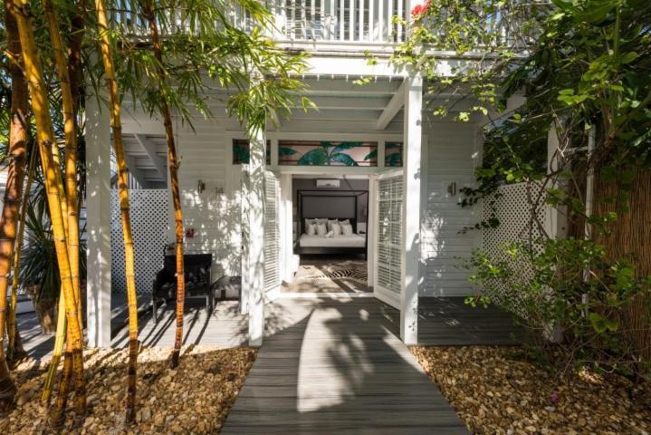 Alexander'S Guesthouse-Adult Exclusive Bed & Breakfast Key West