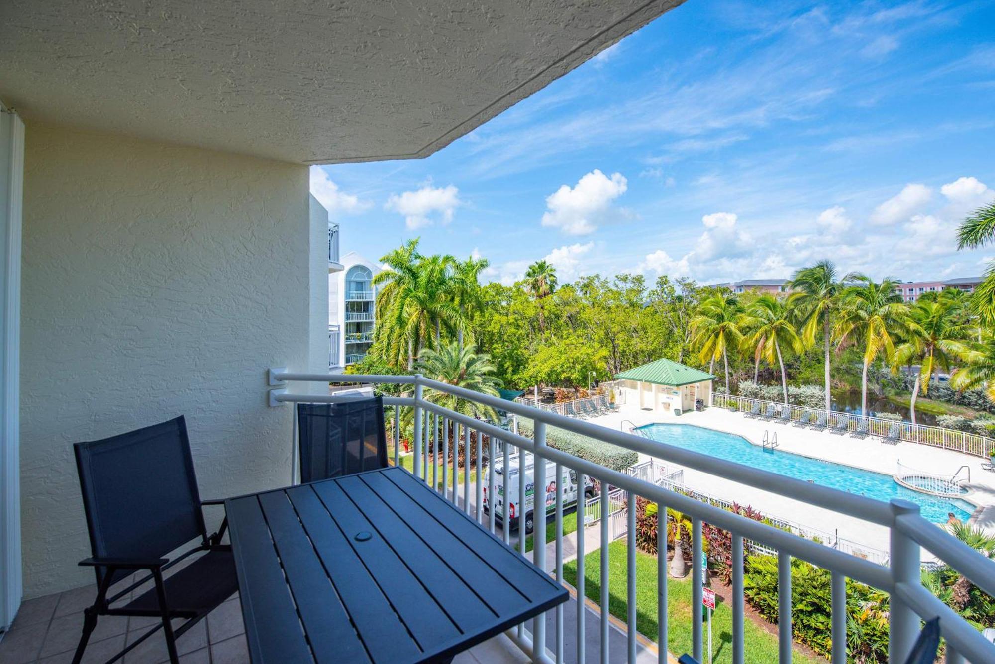 The Barbados -bright W Pool