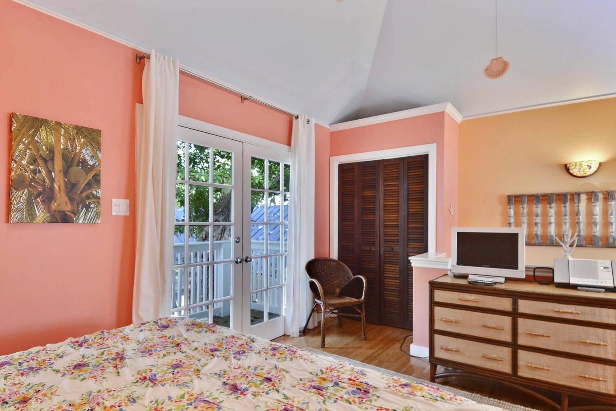Holiday home Tranquility By Avantstay Close To Duval St W Bbq Shared Pool