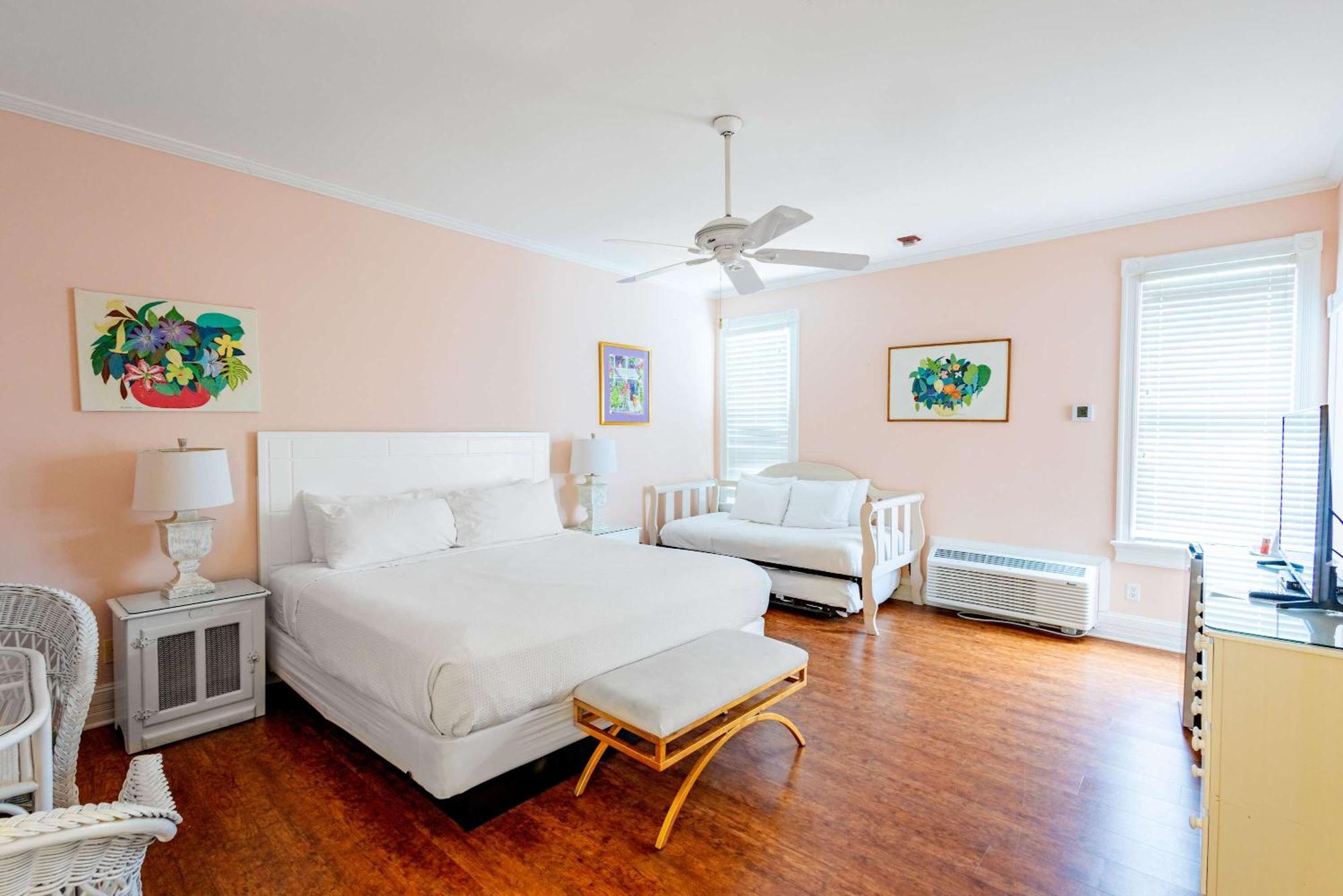 Inn King At Curry Mansion With Heated Pool!
