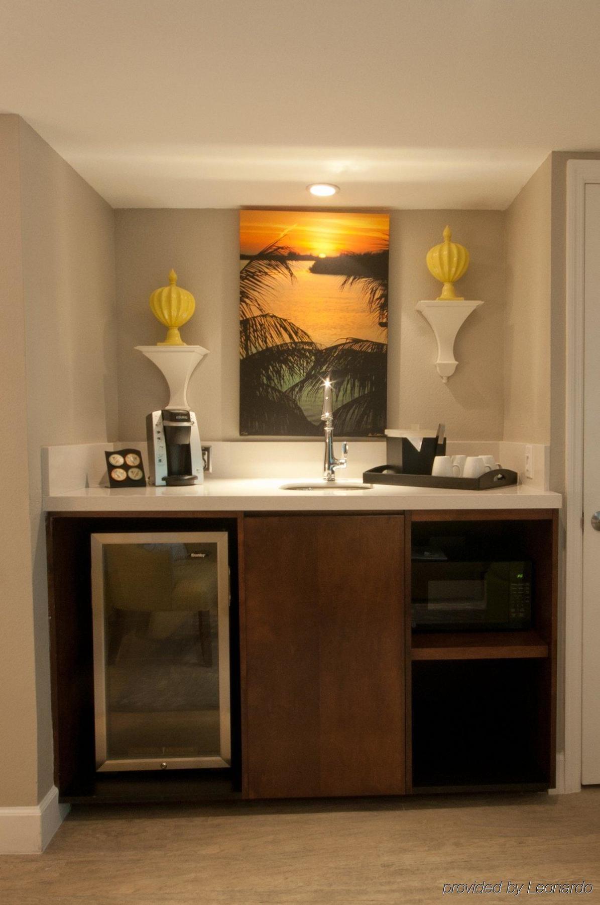 Almond Tree - Adults Only 3*