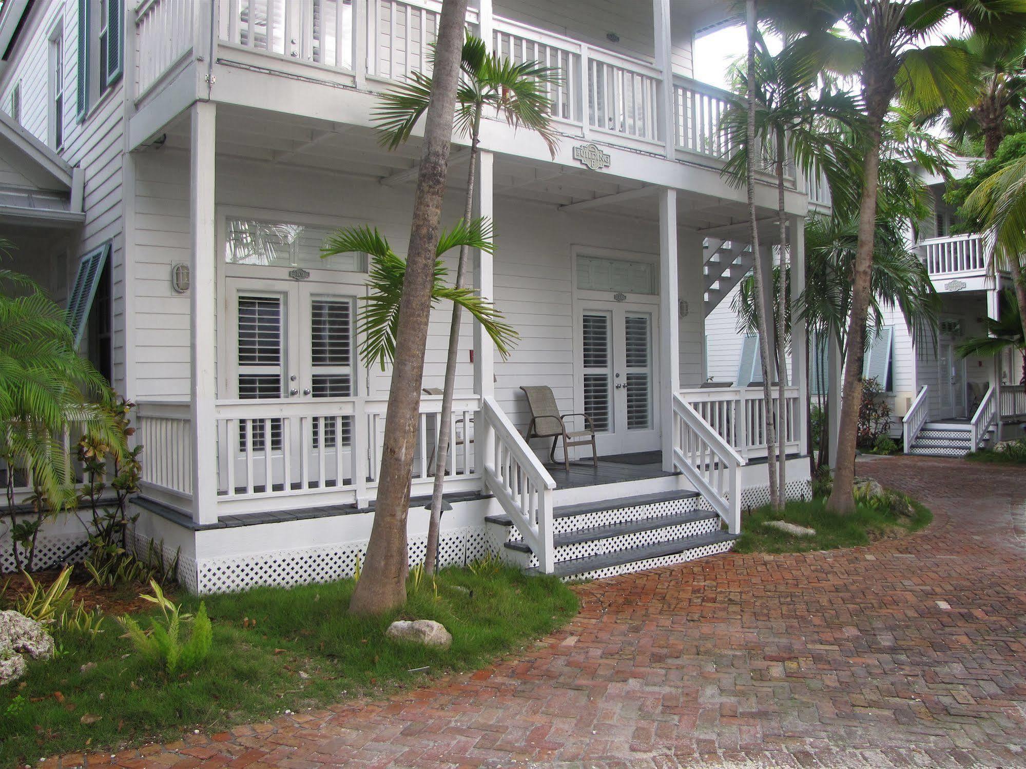 Inn Paradise - Adult Exclusive