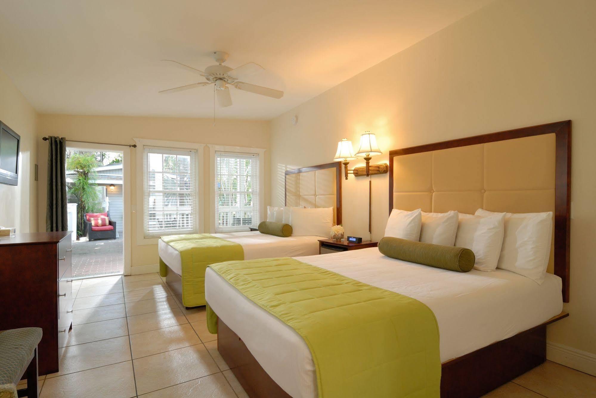 Chelsea House - 3*