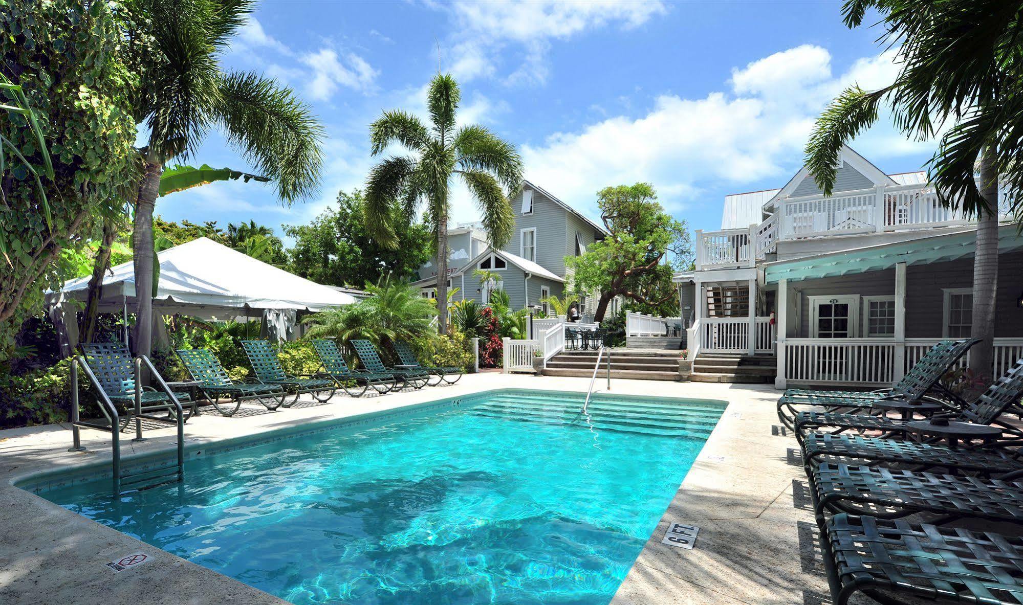 Chelsea House - 3*