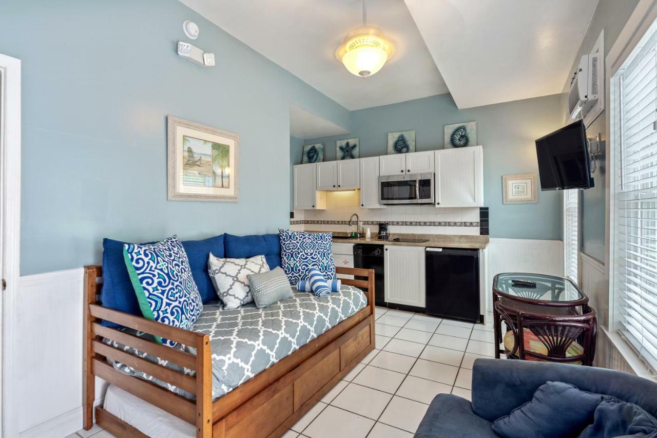 Colors On White Apartment Key West