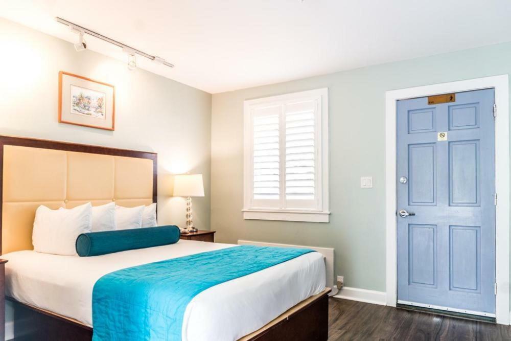 Chelsea House -